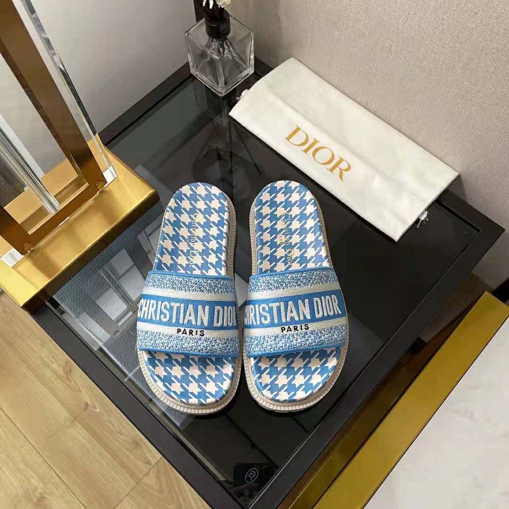 Close-up of micro houndstooth motif on Dior Women Dway Slide sandal