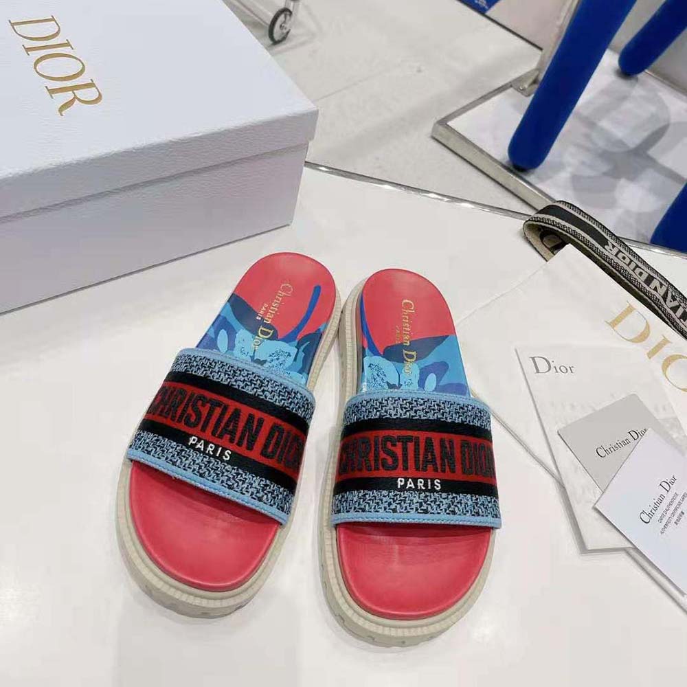 Side view showing Dior Women Dway Slide pink D-Flower motif