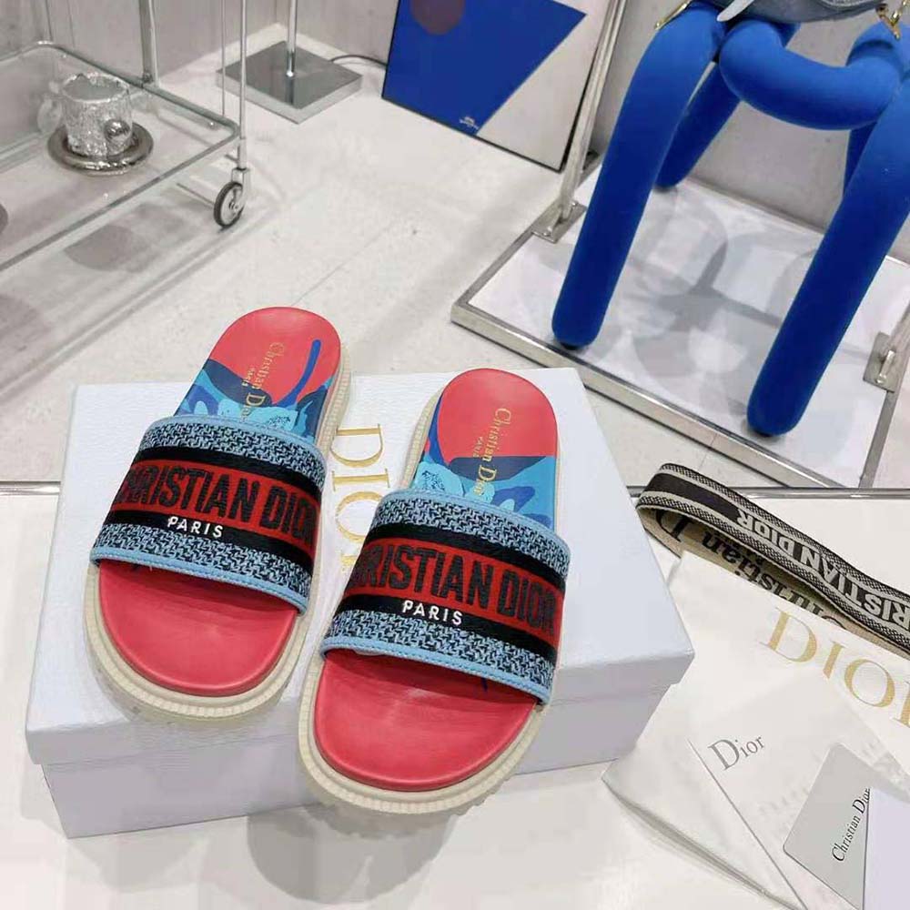 Close-up of Dior Women Dway Slide textured cotton embroidery