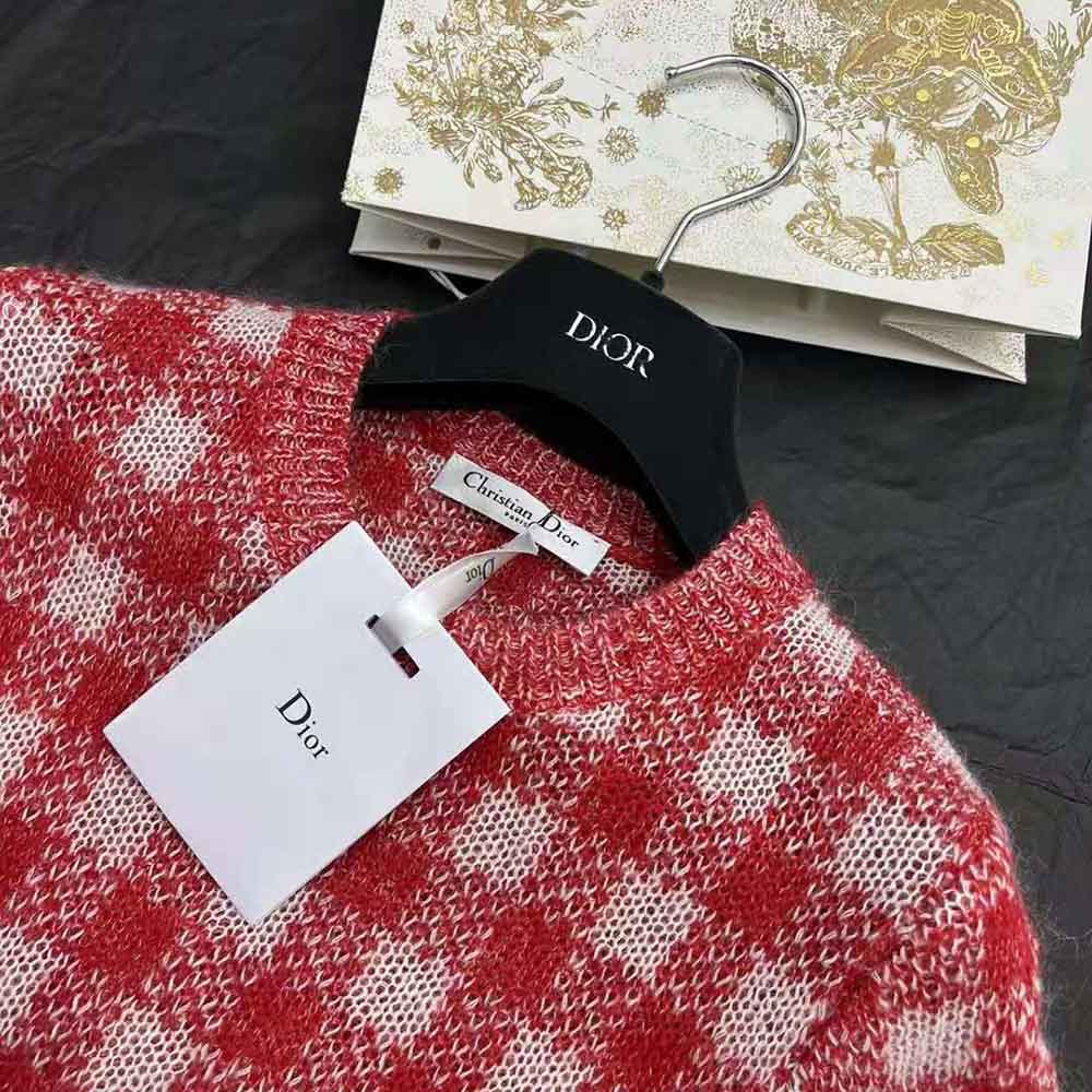 Side angle showing relaxed fit of Dior Women Short-Sleeved Sweater Red D-Little Alpaca