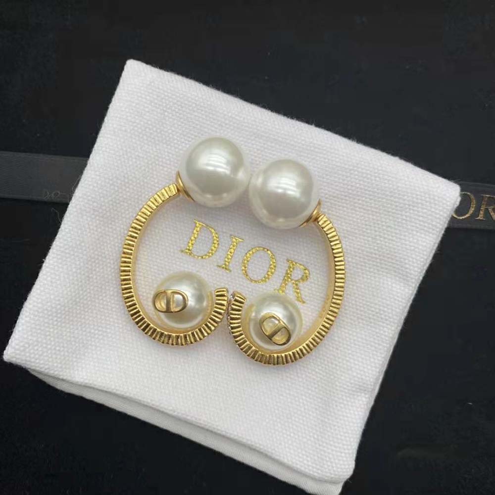 Detailed view of signature double-sided pearls on Dior Women Tribales Earrings