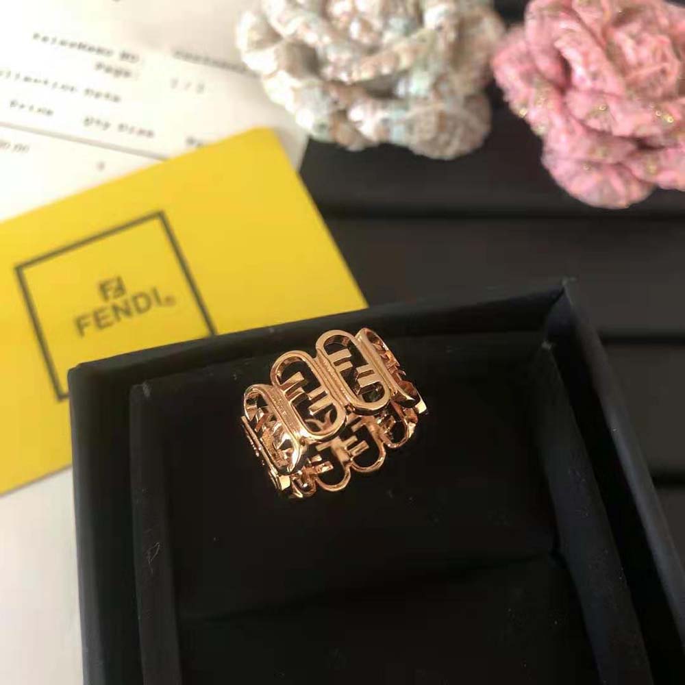 Side view of Fendi Women O’Lock Ring Gold-colored Ring highlighting silhouette