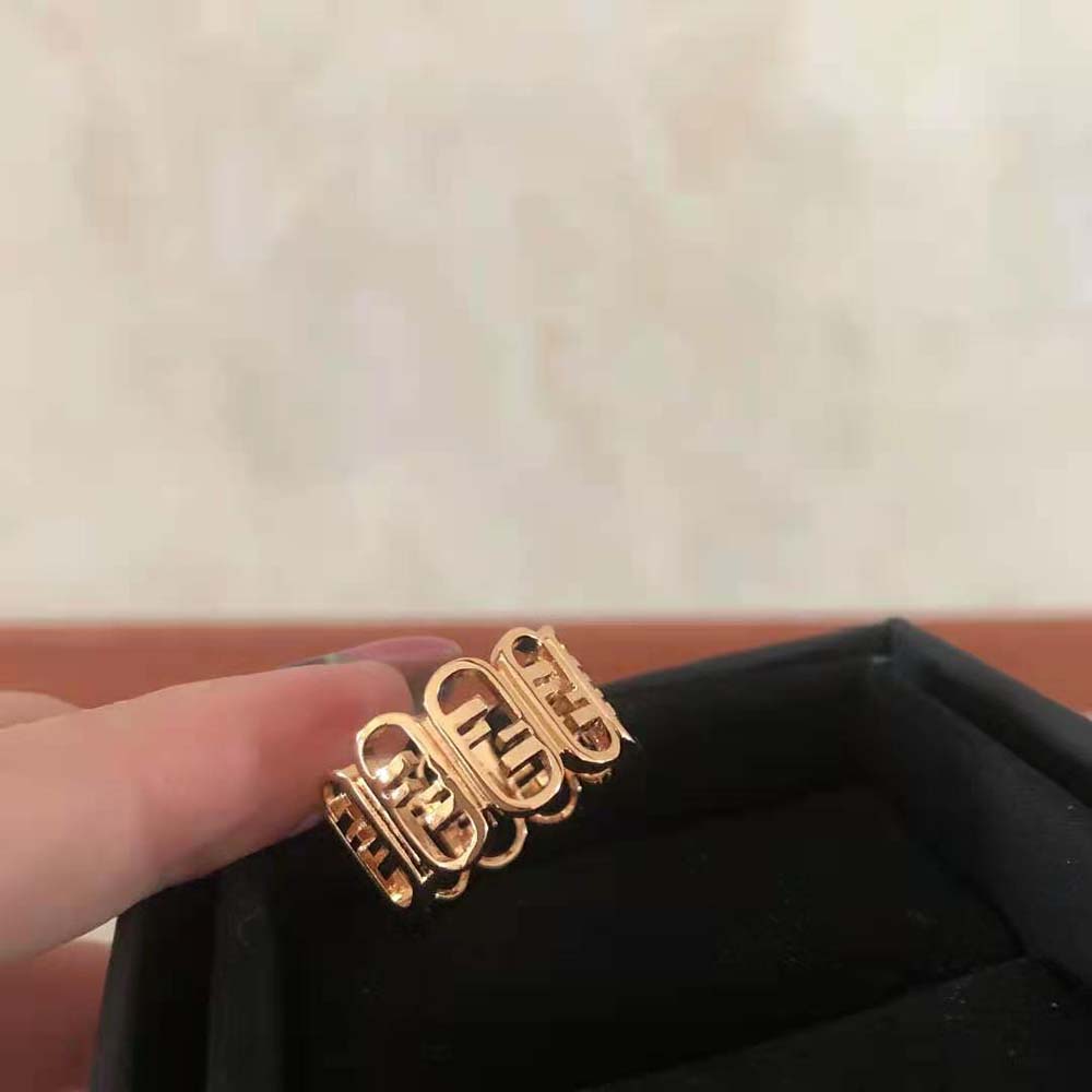 Fendi Women O’Lock Ring Gold-colored Ring worn on model’s hand