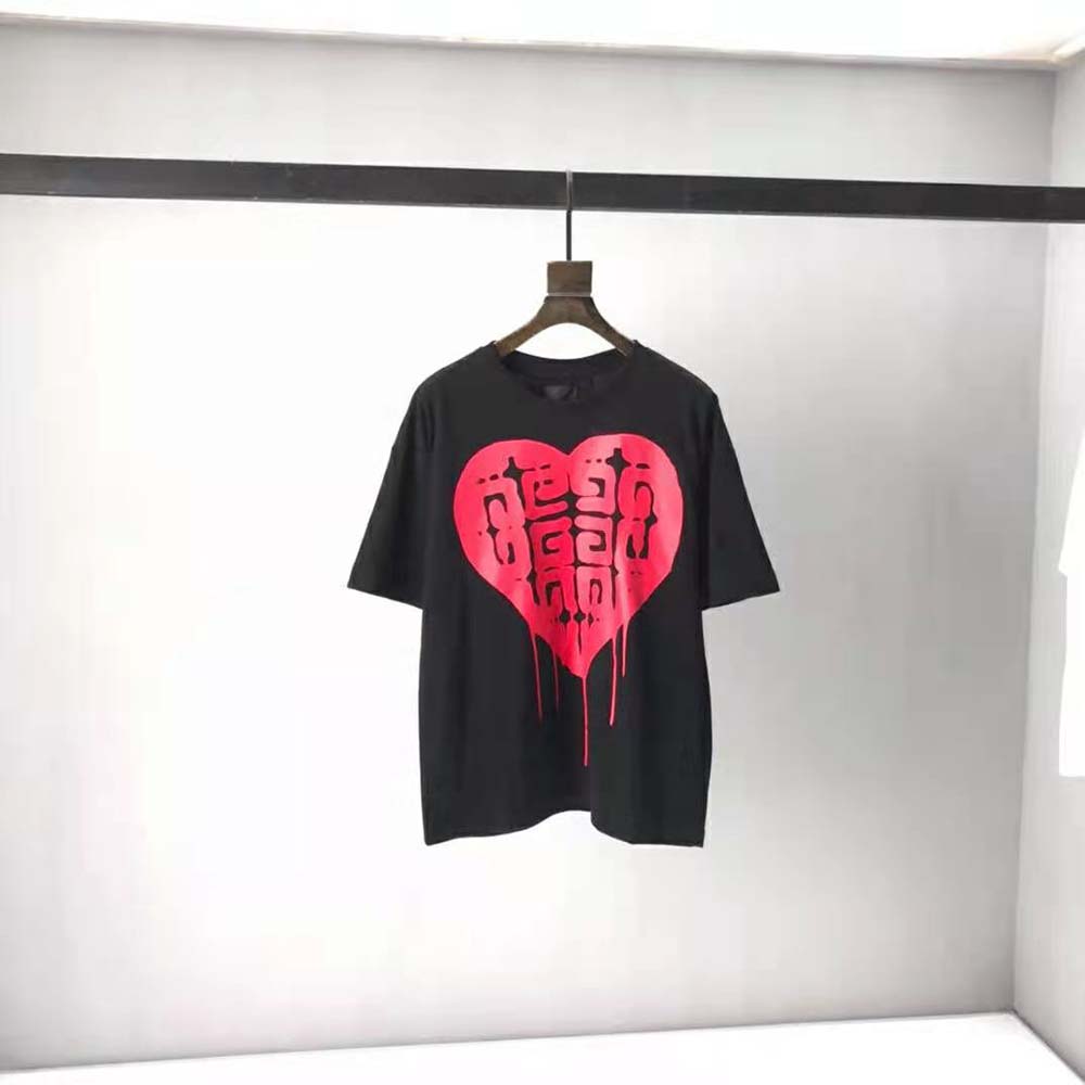 Close-up of tag-effect print detail on Givenchy Women Slim Fit T-Shirt-Black