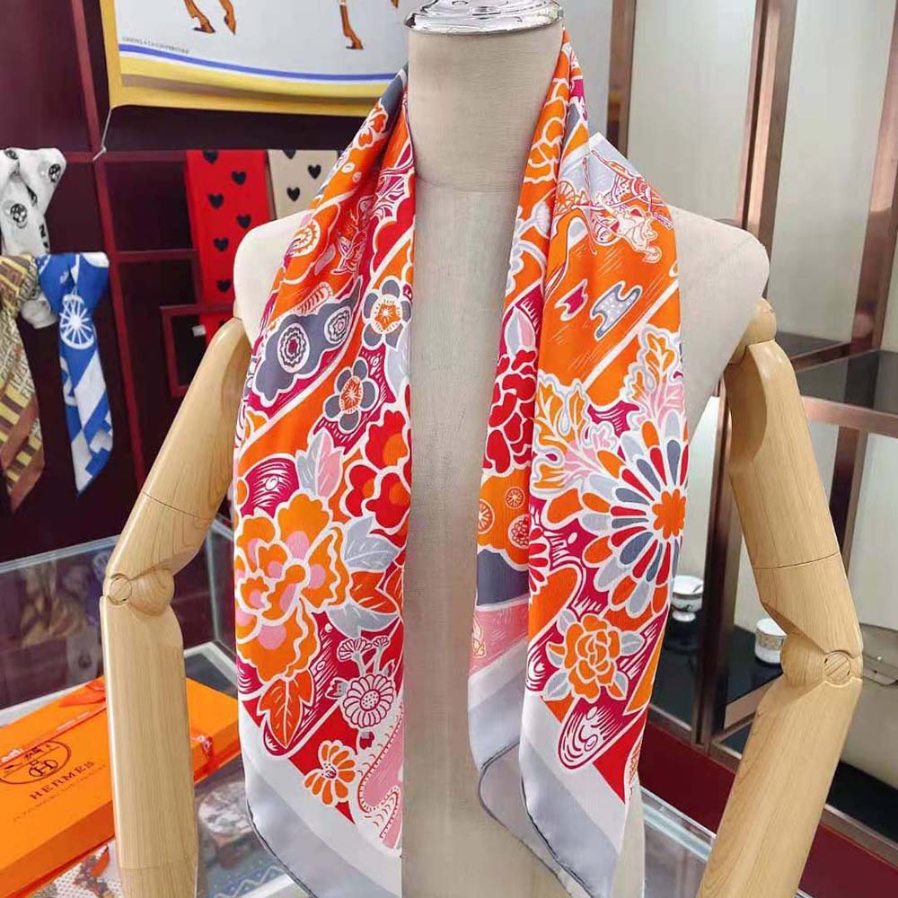 Hermes Women Bingata Shawl 140 in Cashmere and Silk with Hand-Rolled Edges-Pink - image 4