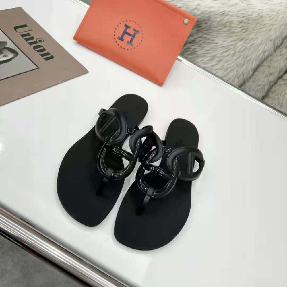 Close-up of Chaine D Ancre motif on Hermes Women Egerie Sandal