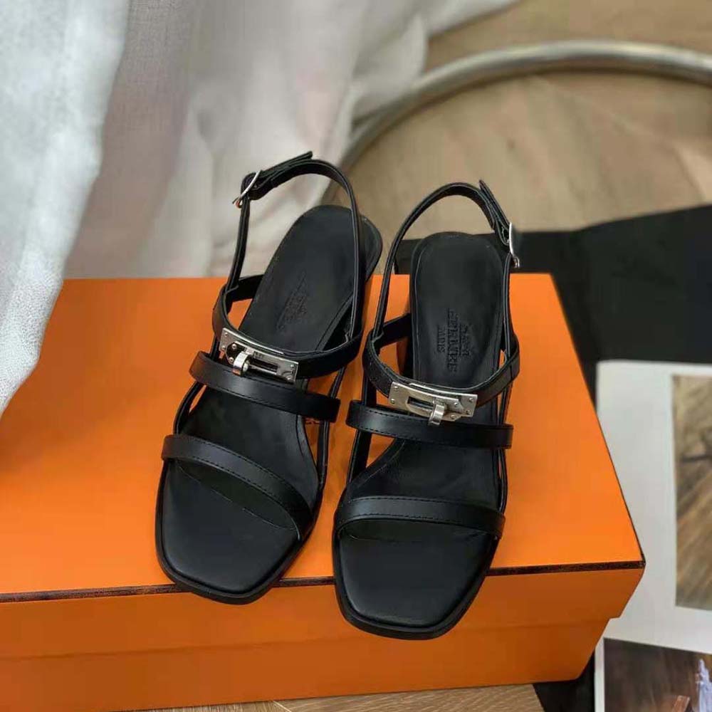 Close-up of black calfskin leather and heel on Hermes Women Eve 60 Sandal
