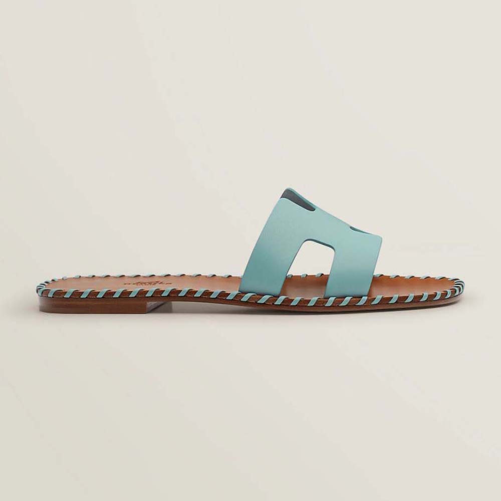 Side profile of Hermes Women Oran Sandal in braided calfskin blue