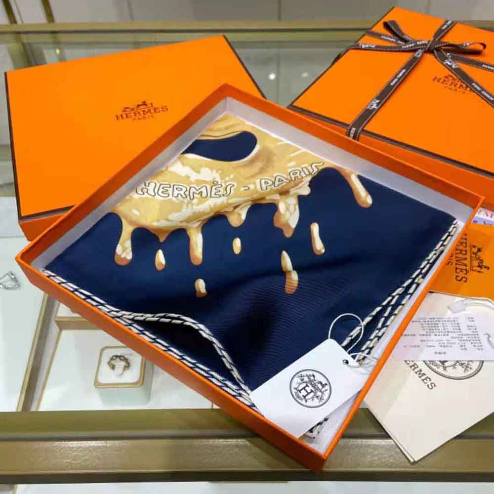 Close-up of hand-rolled edges on Hermes Women Peinture Fraiche Scarf 45