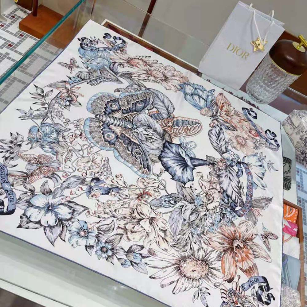 Hermes Women Sous L Egide De Mars Wash Scarf 90-Silver - image 5