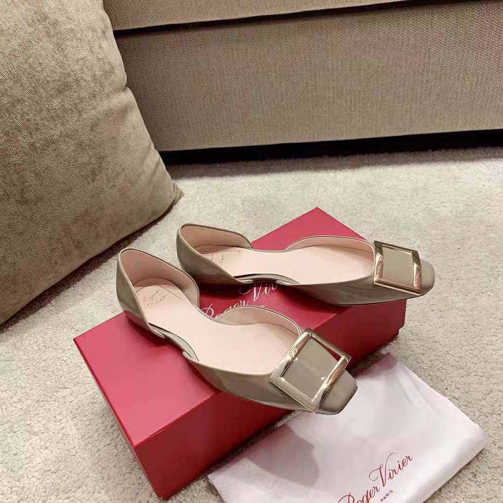 Roger Vivier Women Trompette Dorsay Metal Buckle Ballerinas in Patent Leather-Beige - image 4