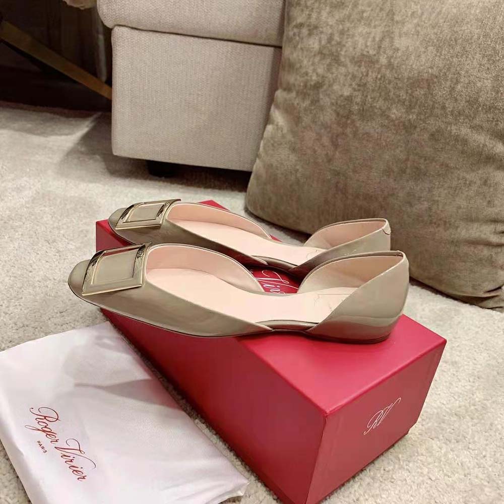 Roger Vivier Women Trompette Dorsay Metal Buckle Ballerinas in Patent Leather-Beige - image 5