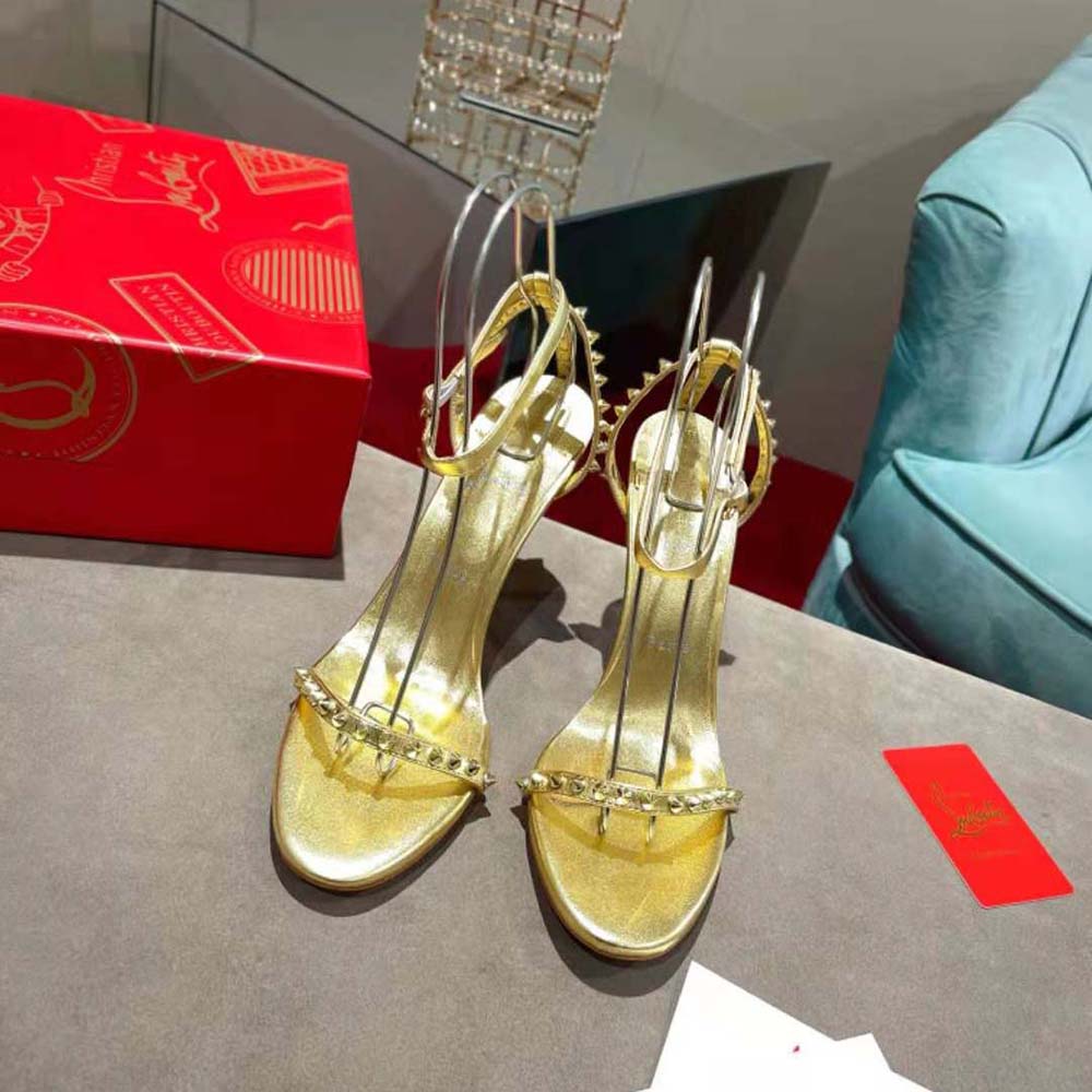 Close-up on gold leather and buckle of Christian Louboutin Women So Me heel