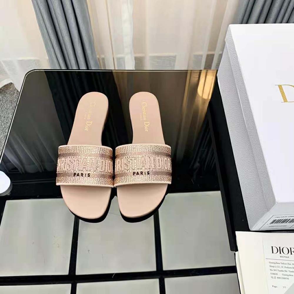Close-up of metallic thread embroidery and strass on Dior Women Dway Slide
