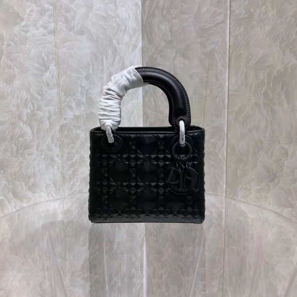 Close-up of diamond motif and Cannage quilting on Dior Women Small Lady Dior my Abcdior Bag