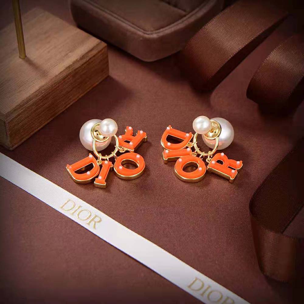 Close-up detail of white resin pearls on Dior Women Tribales Earring