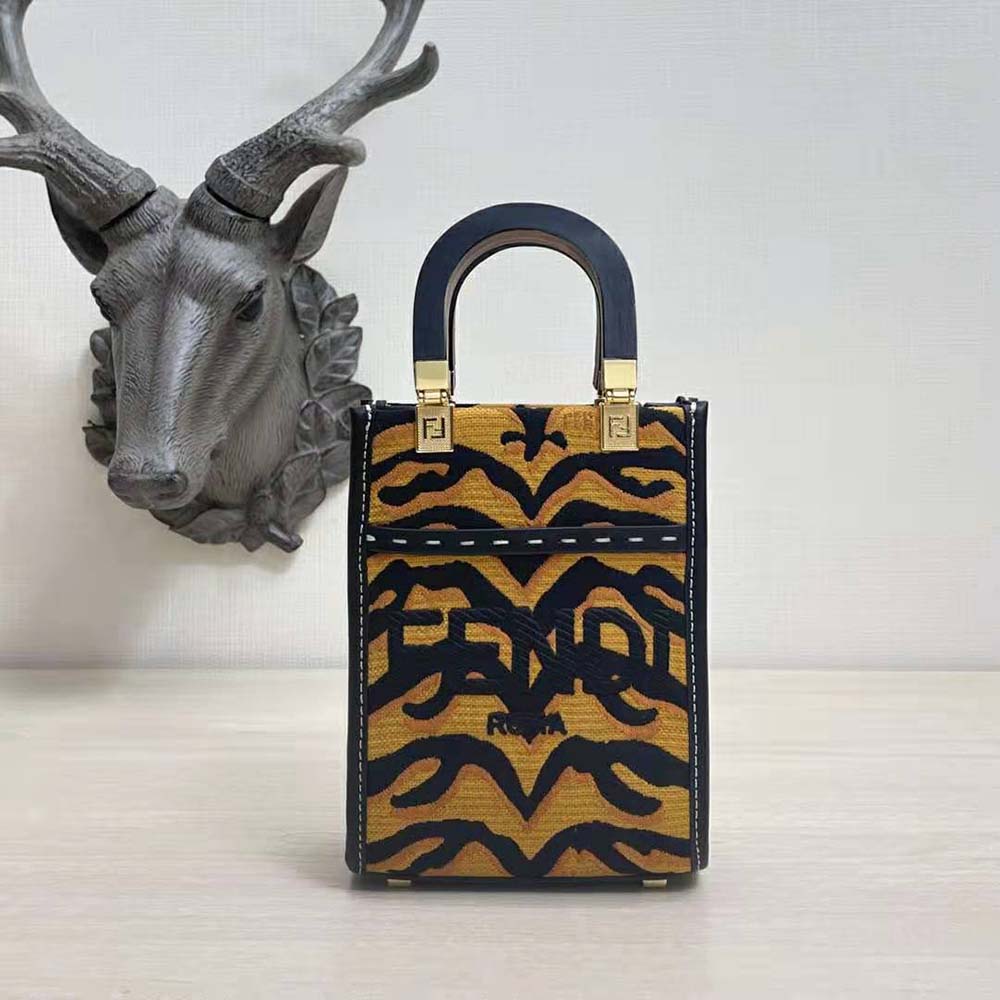 Close-up of gold-tone Fendi logo clasp on Mini Sunshine Shopper mini-bag