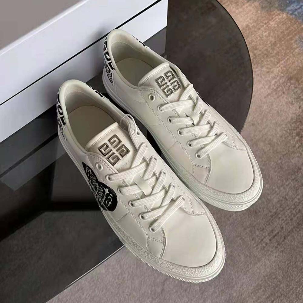 Close-up of 4G tag effect detail on Givenchy Unisex Sneakers
