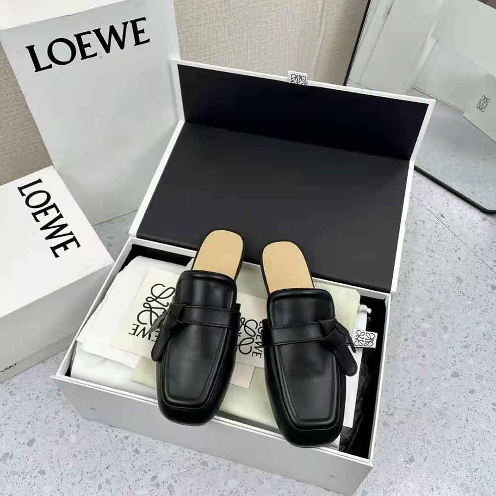 Close-up of black calfskin and knotted detail on Loewe Women Gate Flat Mule