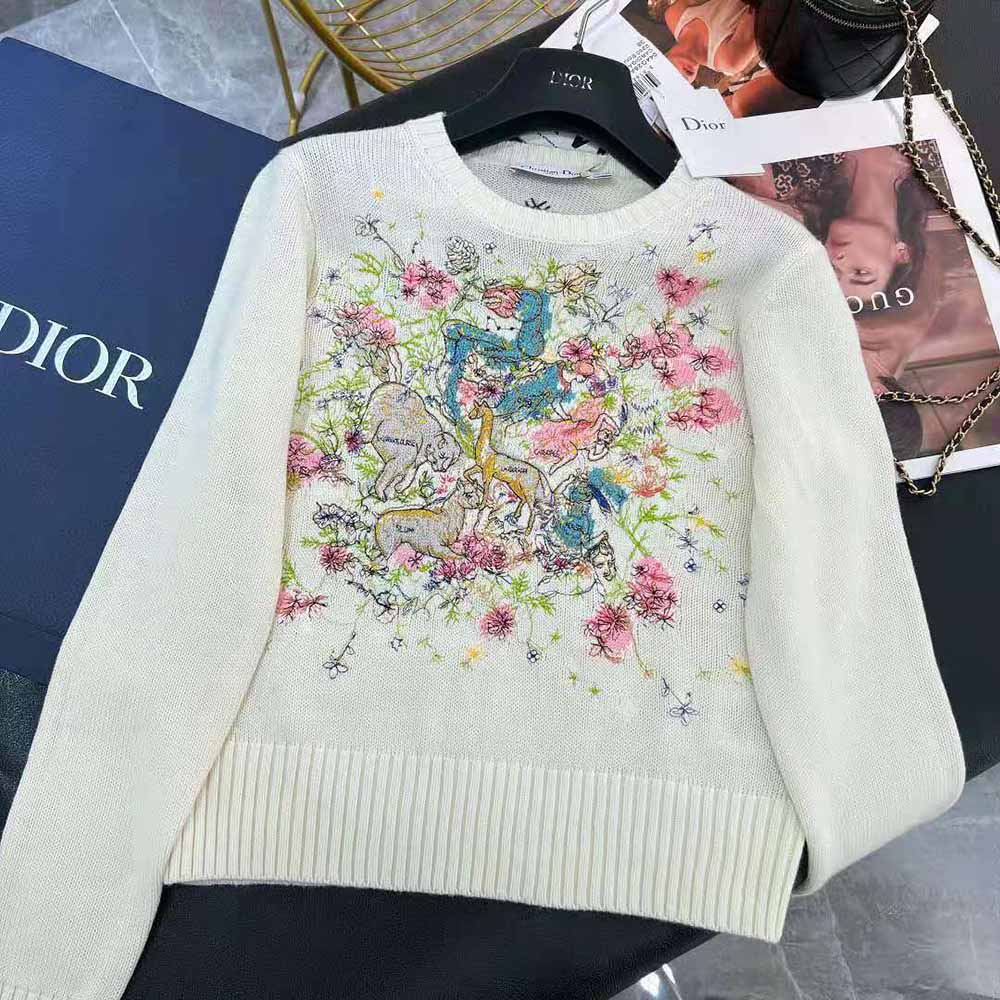 Side angle showing relaxed fit of Dior Women Chez Moi Sweater Ecru Cashmere