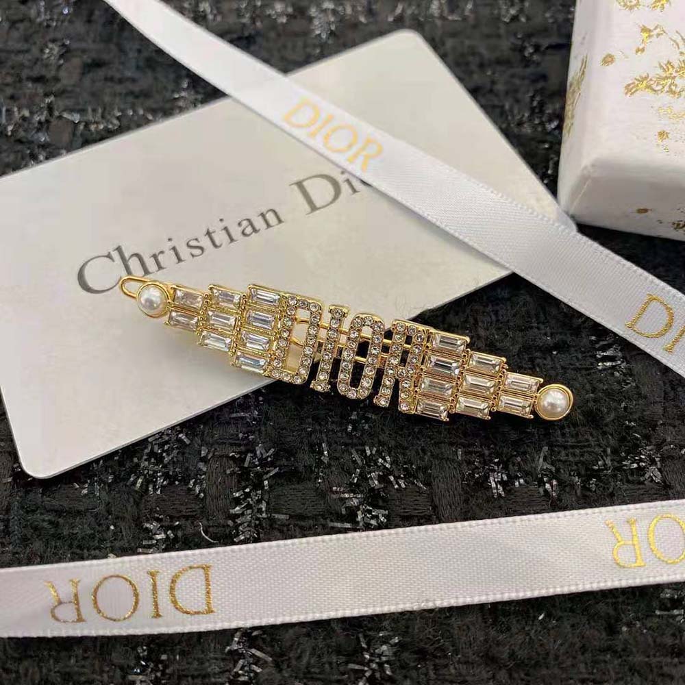 Styled hair featuring Dior Women Dio(r)evolution Barrette with pearls