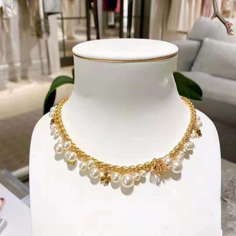 Dior Women Dio(r)evolution Necklace layered silhouette and clasp detail