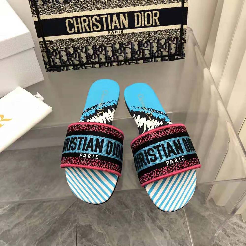 Close-up detail of D-Jungle pop embroidery on Dior Women Dway Slide