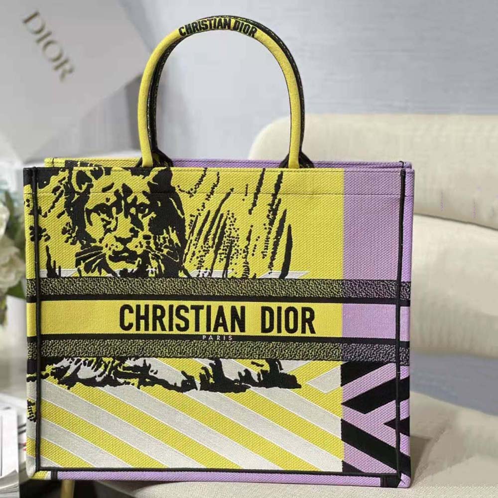 Close-up on pink D-Jungle Pop embroidery detail on Dior tote