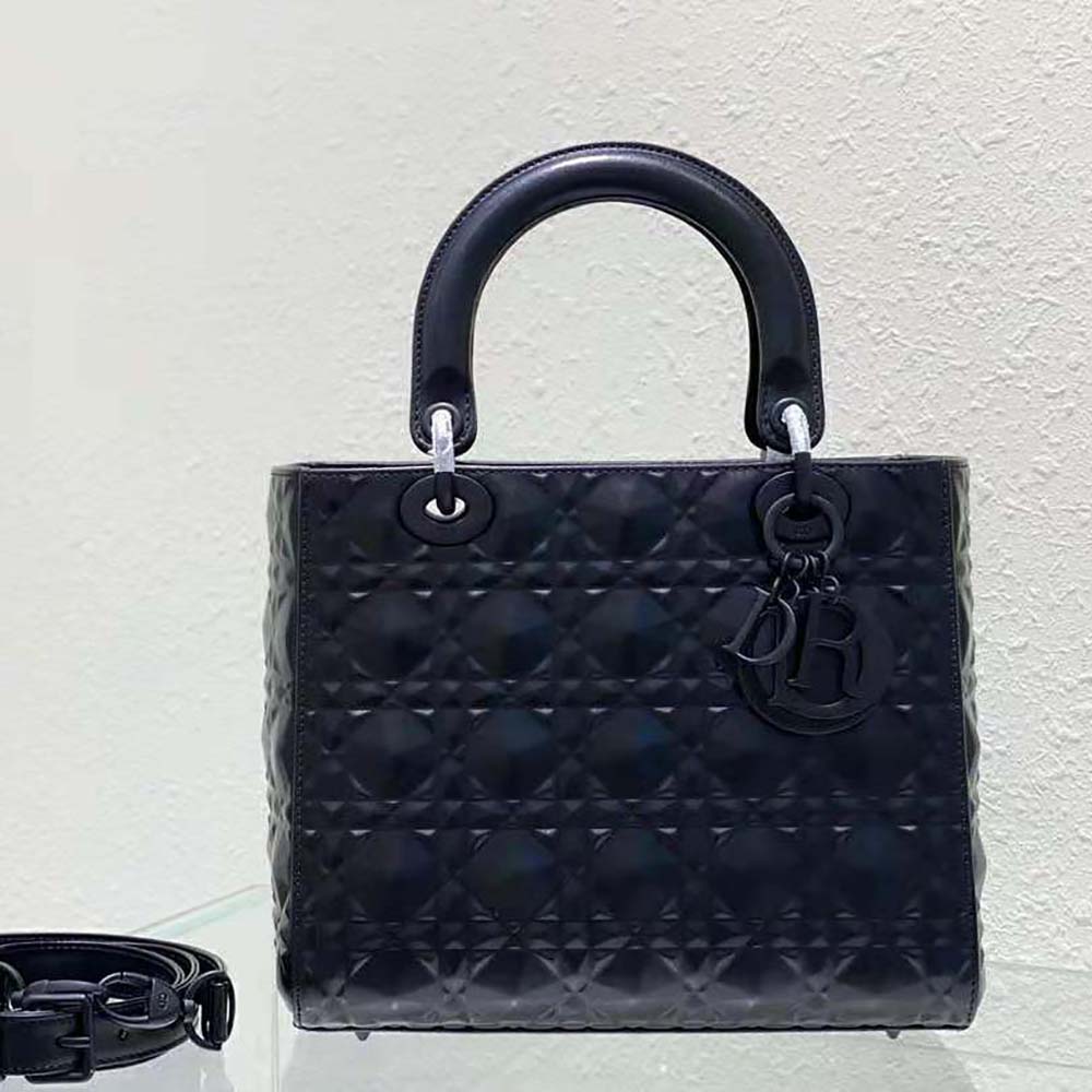 Close-up of diamond motif and Cannage stitching on Dior Women Medium Lady Dior Bag