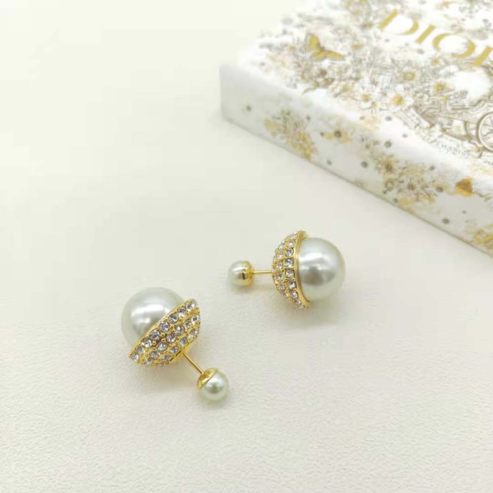 Side angle showing sculptural silhouette of Dior Women Tribales Earrings in gold