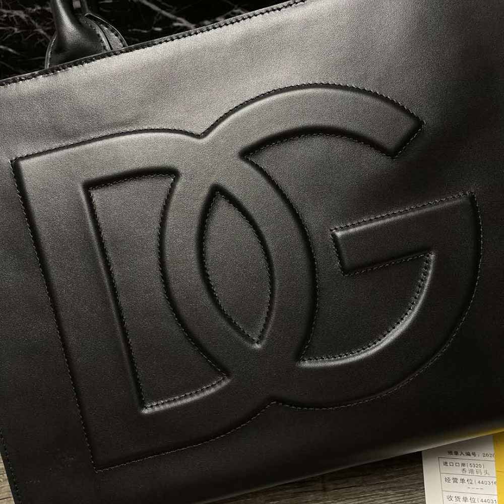 Dolce Gabbana D&G Women Small Calfskin DG Daily Shopper-Black - image 9