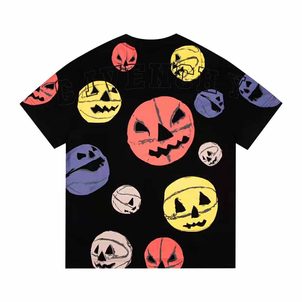 Close-up of ceramic print detail on Givenchy Men Oversized T-shirt black fabric