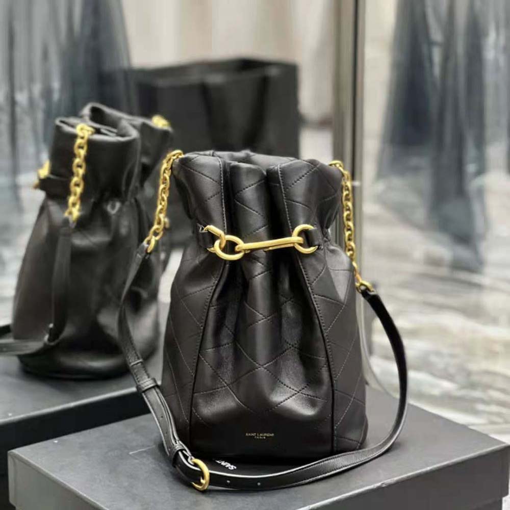 Close-up detail of the oversized chain on Saint Laurent YSL Women Le Maillon Hook Bucket Bag