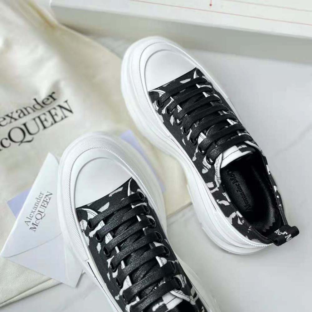 Alexander Mcqueen Unisex McQueen Graffiti Tread Slick Lace-up in Black/White - image 9