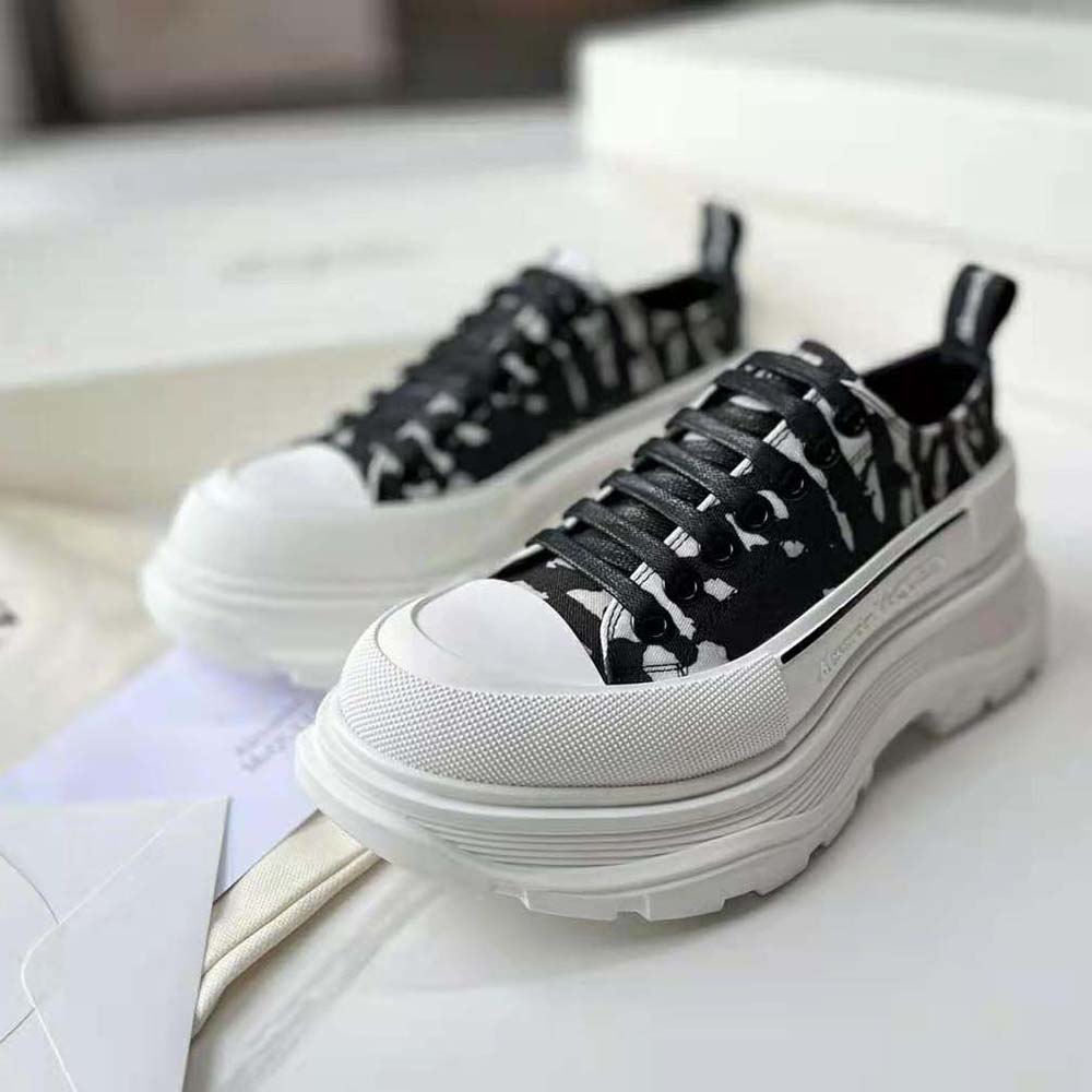Alexander Mcqueen Unisex McQueen Graffiti Tread Slick Lace-up in Black/White - image 8