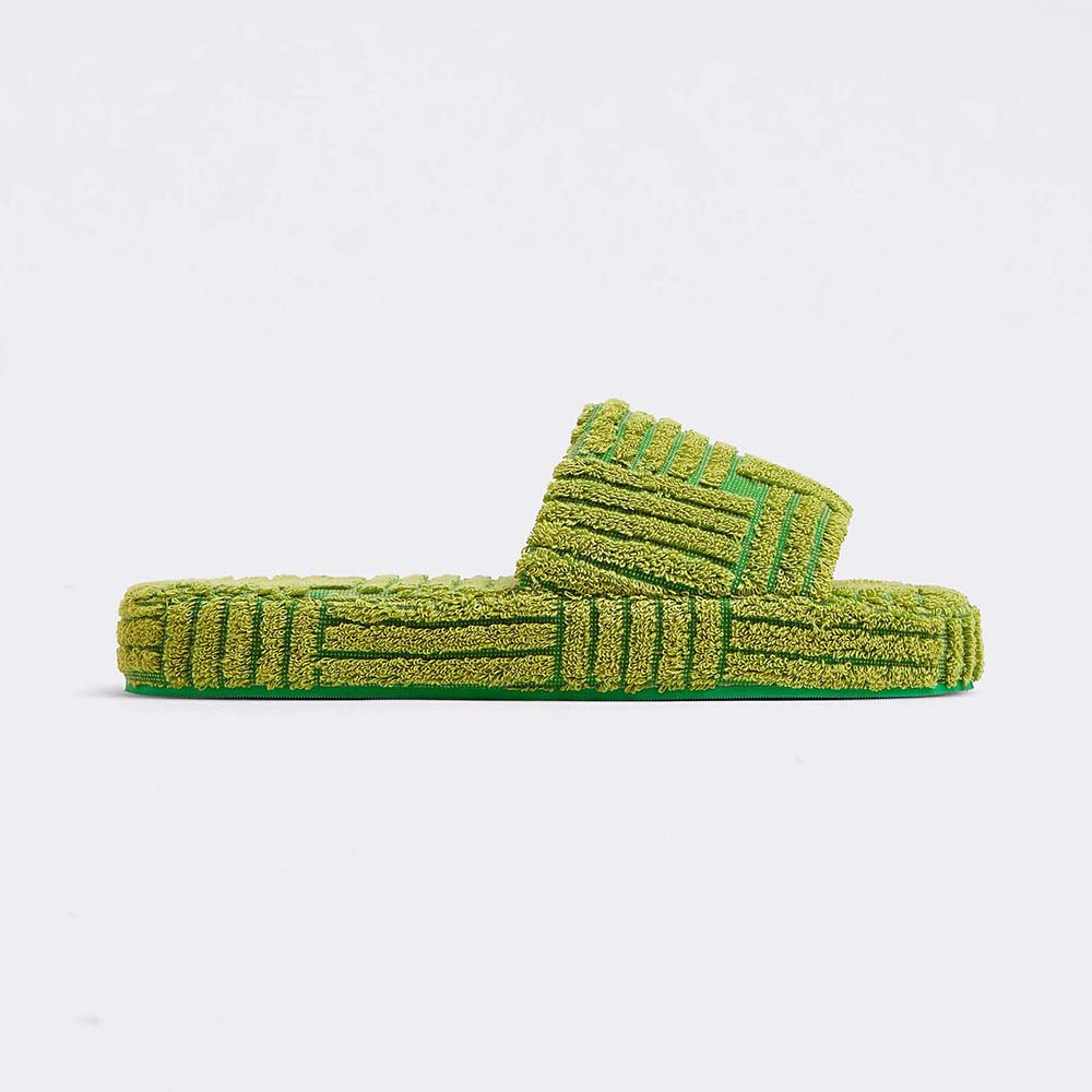 Side angle of Bottega Veneta Women Resort Sponge lime sandal heel