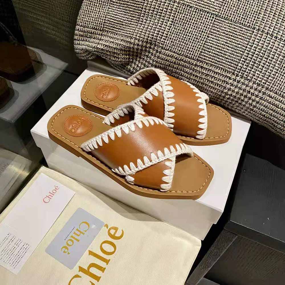 Top close-up of Chloe Women Woody Flat Slide-Brown with slip-on design
