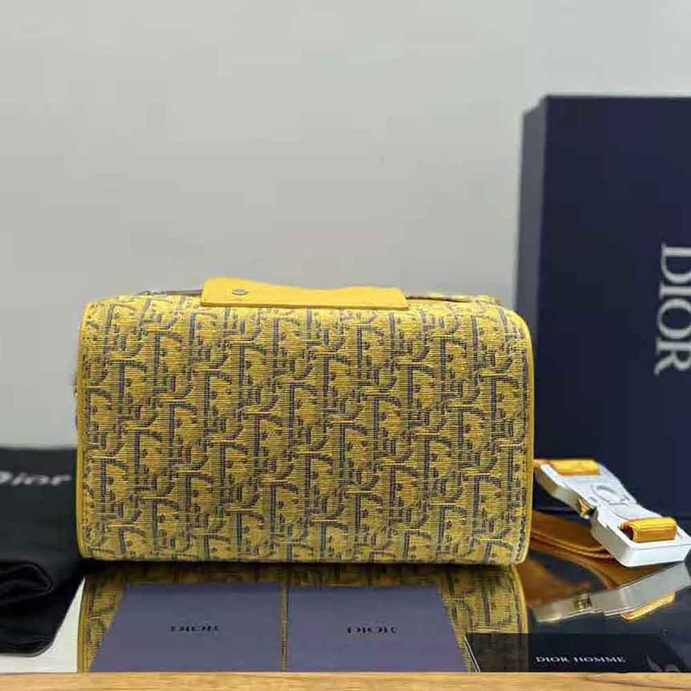 Side angle showing shoulder strap of Dior Men Lingot 22 Bag