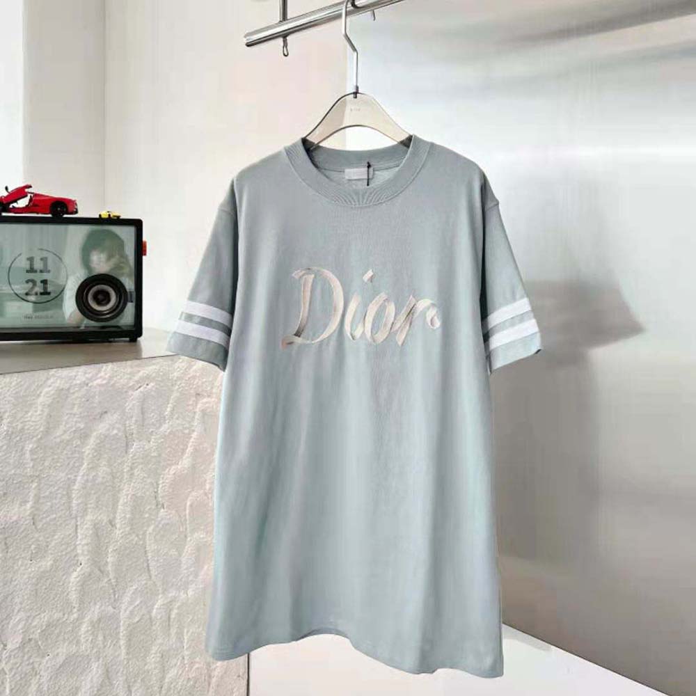 Close-up of fabric texture on Dior Men Relaxed-Fit T-shirt Light Green