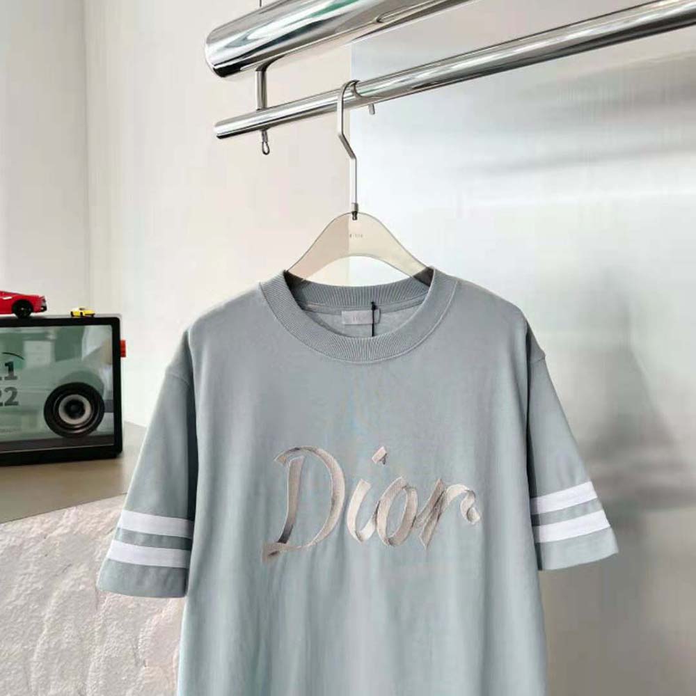 Side profile showing relaxed fit on Dior Men Relaxed-Fit T-shirt Light Green