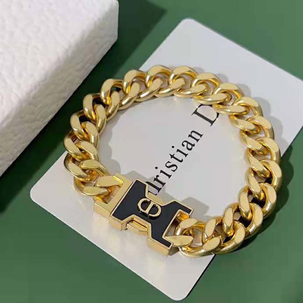 Dior Women 30 Montaigne Bracelet clasp and signature engraving detail