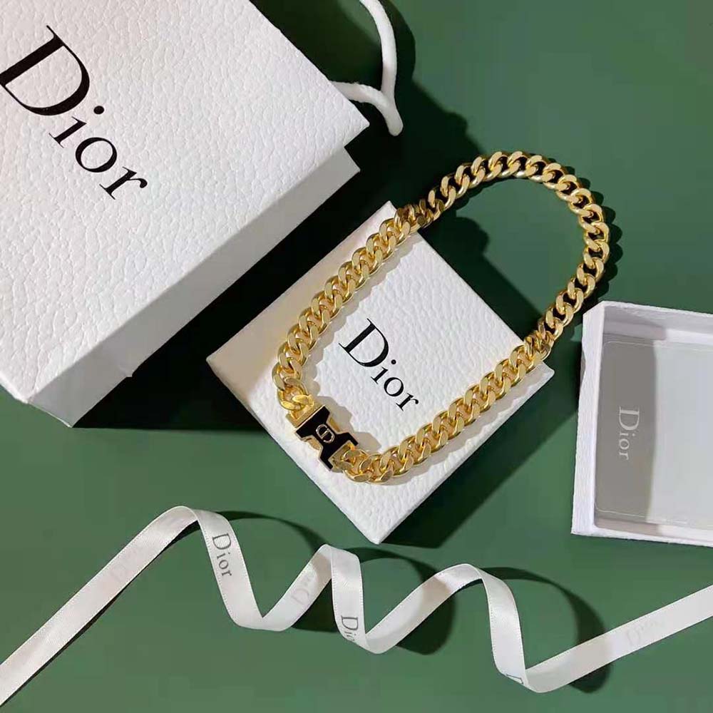 Side angle showing adjustable chain clasp on Dior Women 30 Montaigne Necklace