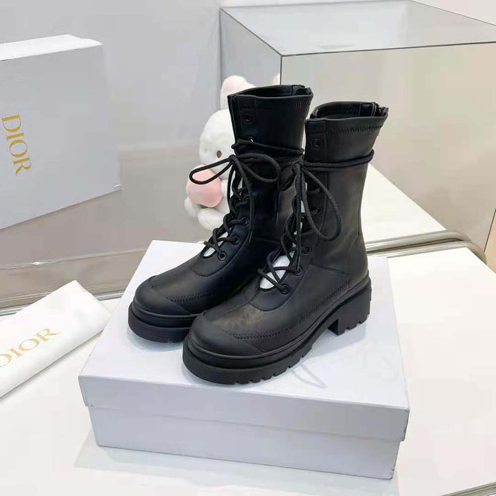 Close-up on zipper and black lambskin texture of Dior Women Arcade Ankle Boot