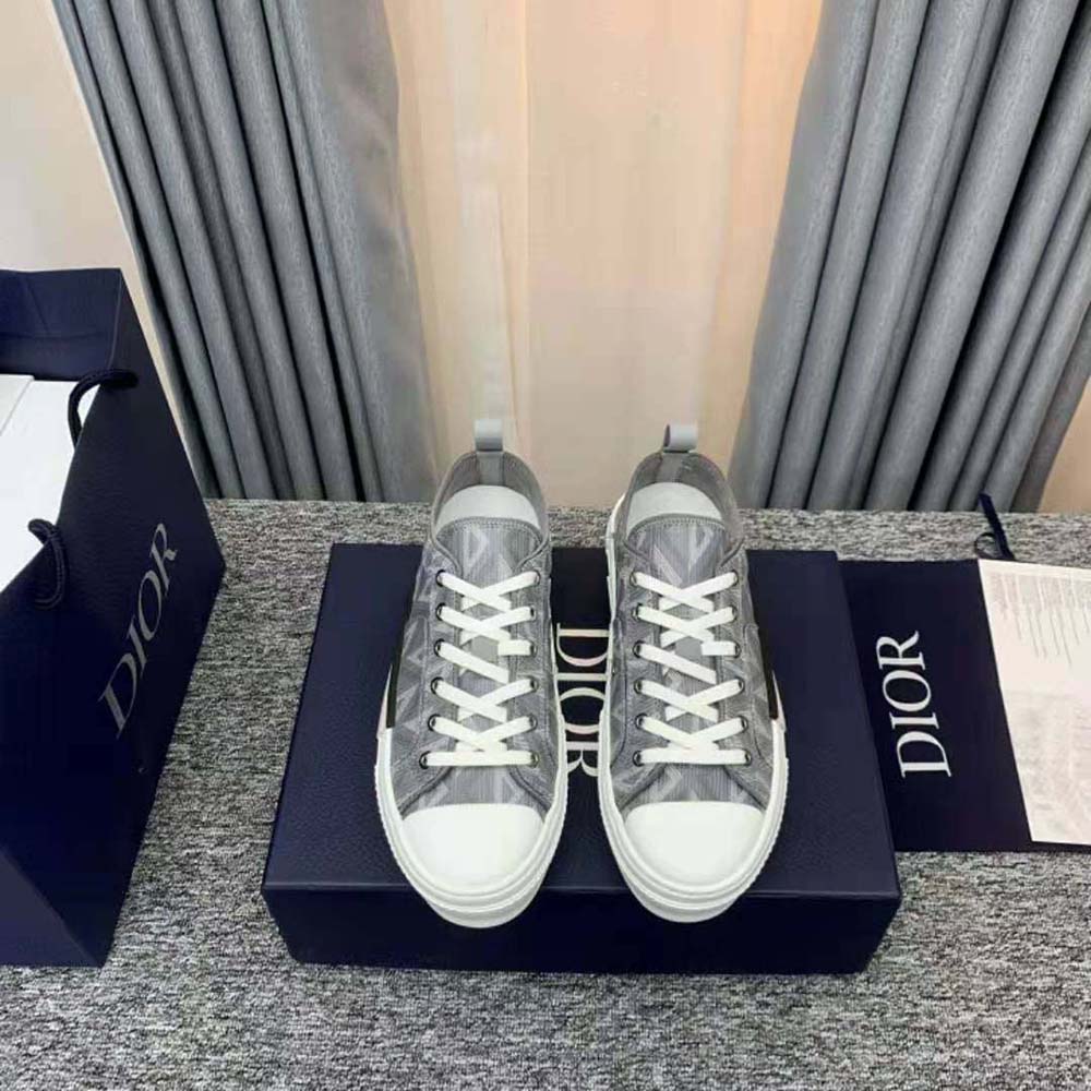 Close-up of gray diamond canvas and CD hardware on Dior Unisex B23 sneaker
