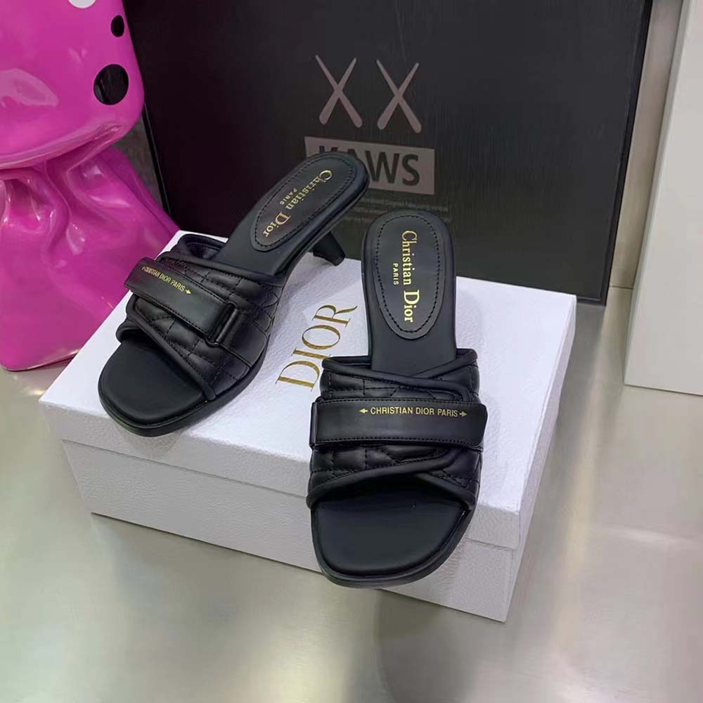 Close-up of black quilted cannage pattern on Dior Women Dio(r)evolution Heel