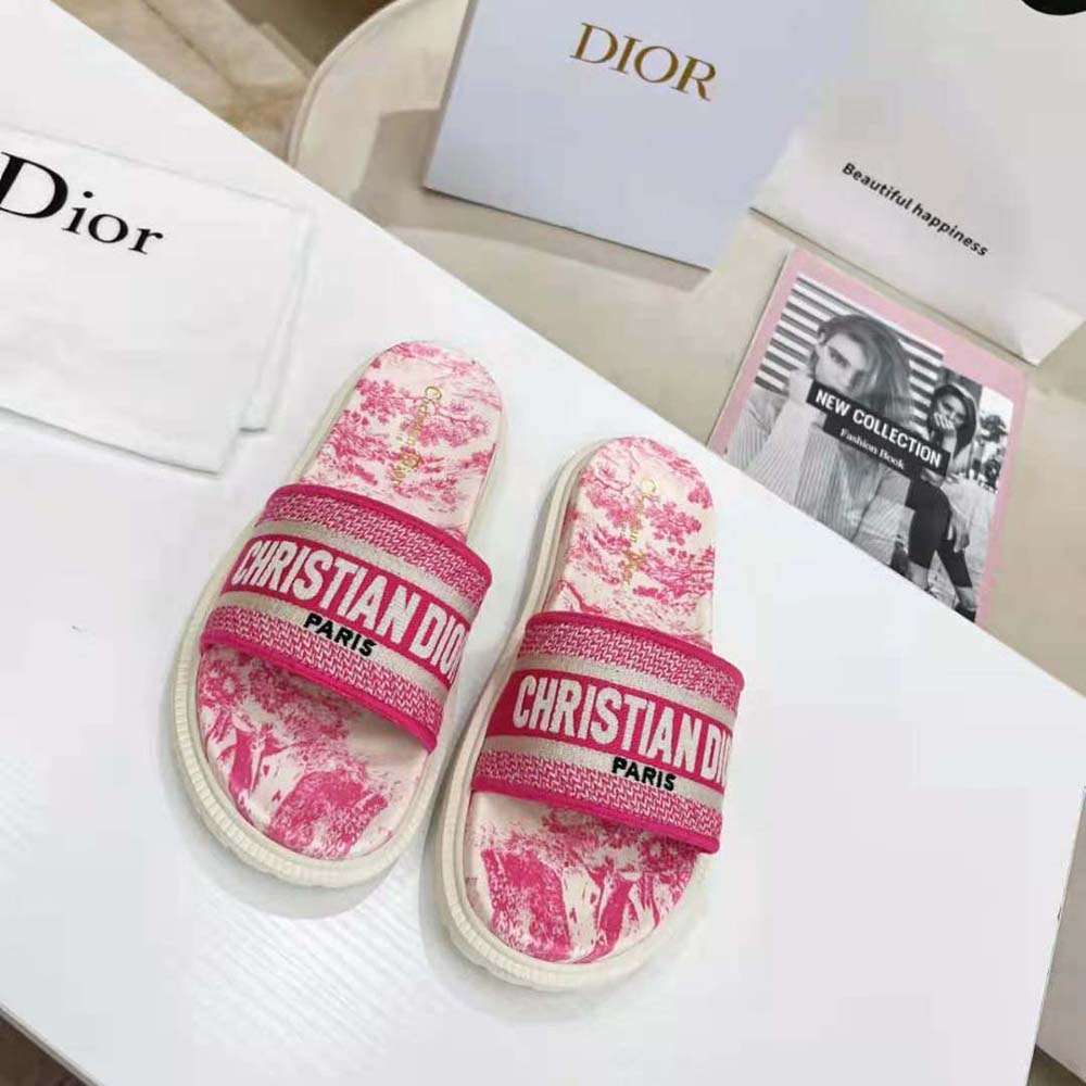 Close-up embroidery detail on Dior Women Dway Slide Bright Toile de Jouy