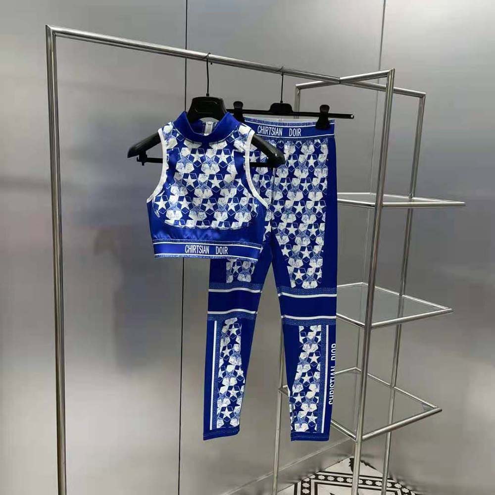 Close-up on waistband and Dior Étoile logo detail in blue leggings