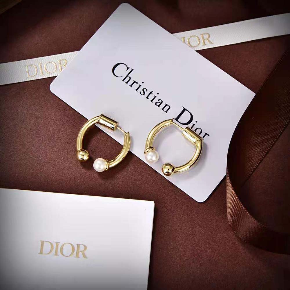 Side angle showing white resin pearls on Dior Women Petit CD Earrings