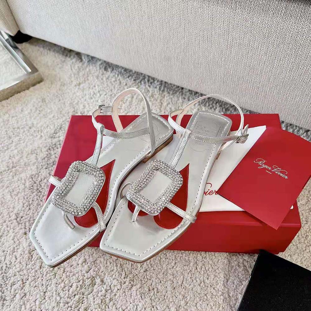 Top view showing thong silhouette of Roger Vivier Women Viv Choc Sandals