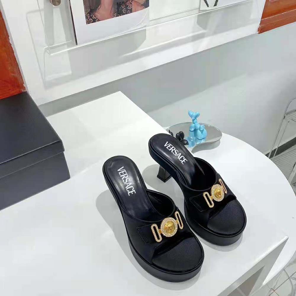 Top-down view of Versace Women Medusa Biggie Crystal Mules-Black leather and silhouette